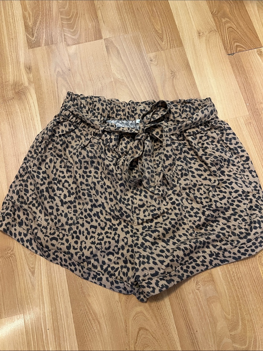 Aerie leopard belted shorts tie and elastic waist. Front and back  pockets L